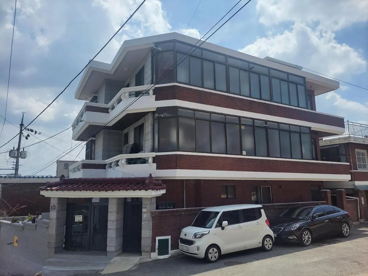 Newly Renovated 2 Bedroom Apartment #7 Soul