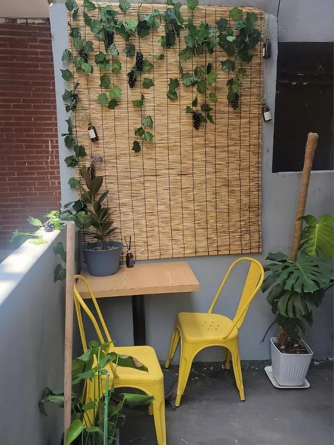 Newly Renovated 2 Bedroom Apartment #7 Soul
