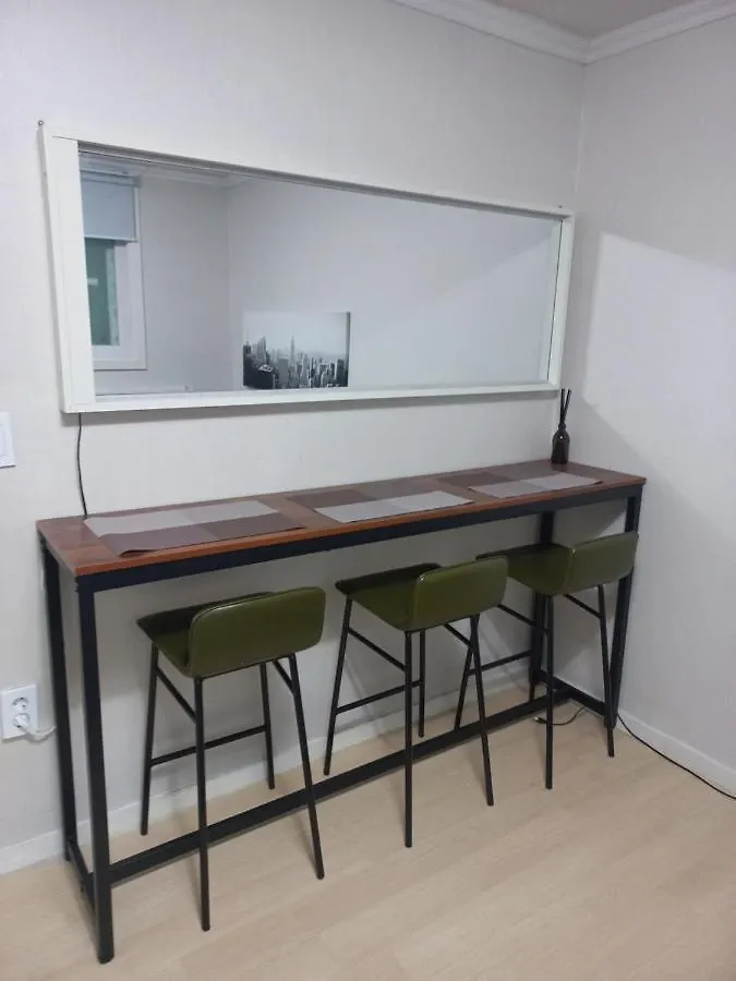 Newly Renovated 2 Bedroom Apartment #7 Soul 0*,