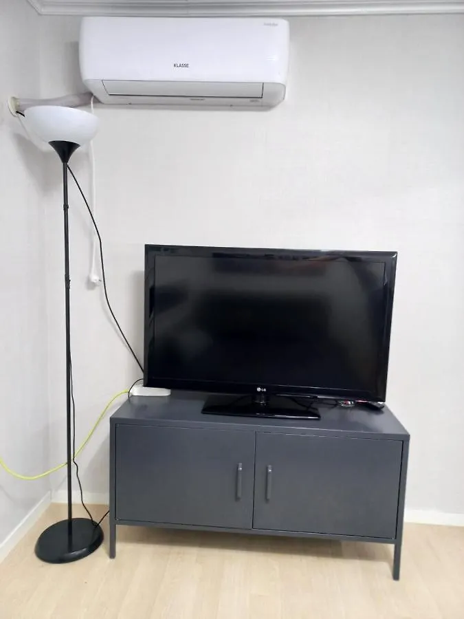 Newly Renovated 2 Bedroom Apartment #7 Seoul South Korea