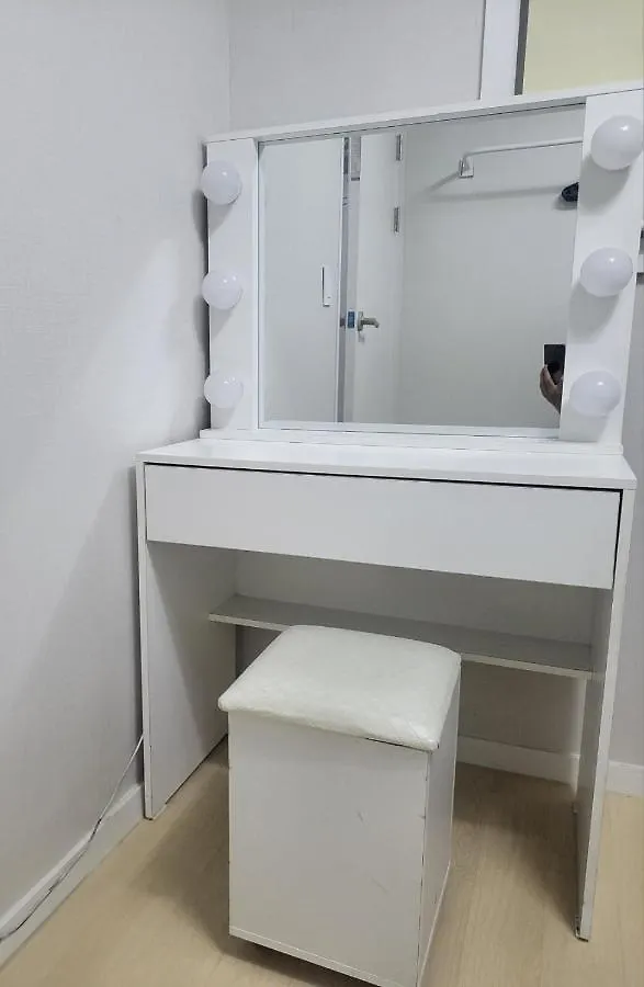 Newly Renovated 2 Bedroom Apartment #7 Seoul 0*,